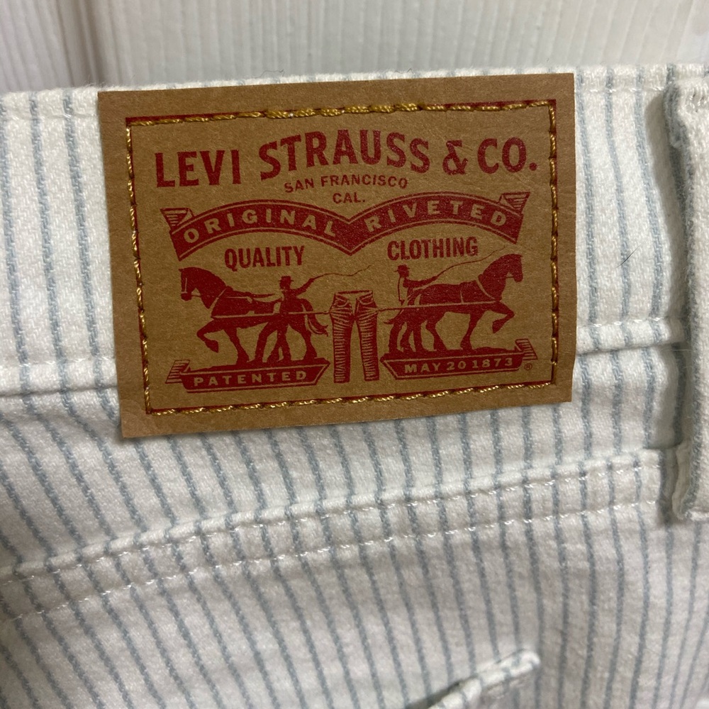311 shaping skinny Levi jeans